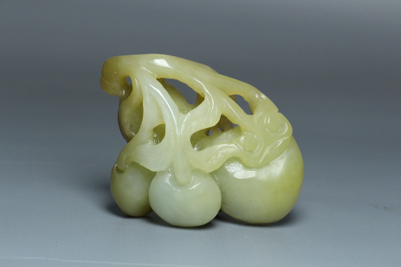 Chinese Antique Old Hetian Jade Hand-Carved Peach Ruyi Figurines