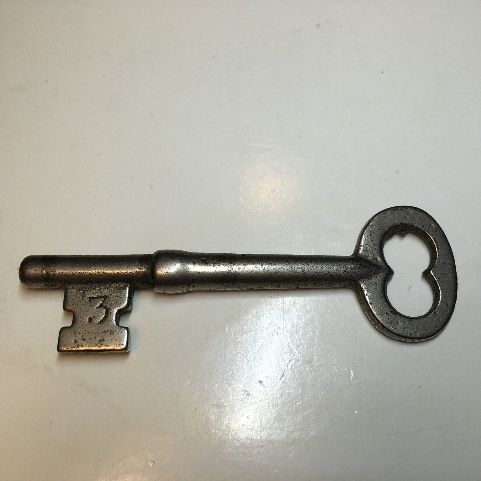 VINTAGE Antique Solid BARREL STEEL SKELETON KEY Approx 3” Long