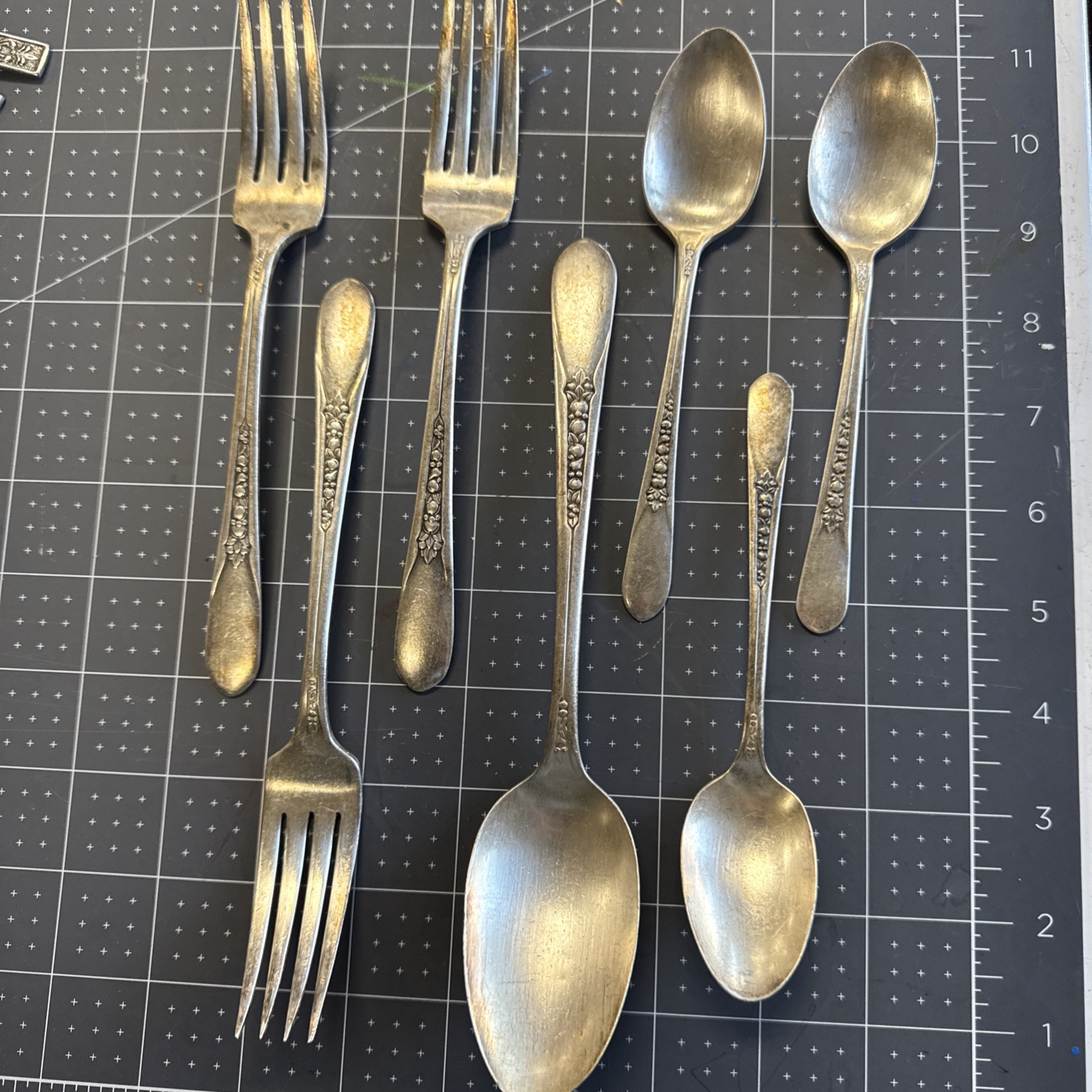 IS Priscilla Lady Ann Set 7 Dinner Spoons/Forks Wm Rogers Silverplate Flatware