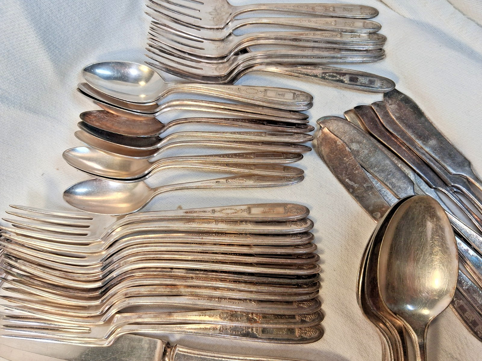 70pc Set Community Plate Grosvenor 1921 Pattern Flatware Silverplate Monogramed