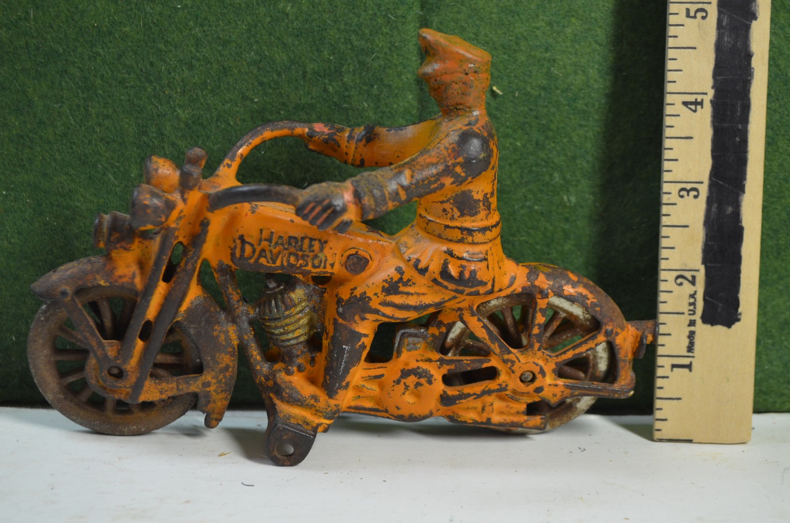 cast iron Harley Davidson motorcycle, 7 1/4″, made 1939, missing trainer wheels