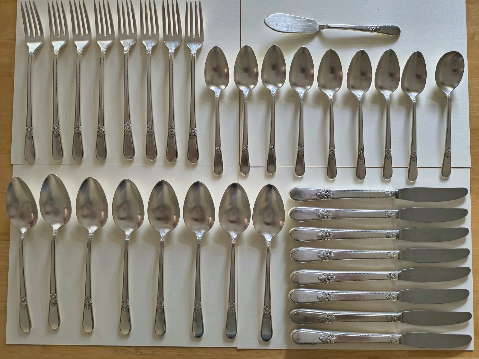 ROGERS 1847 ADORATION SILVERPLATE SILVERWARE 34 PIECES
