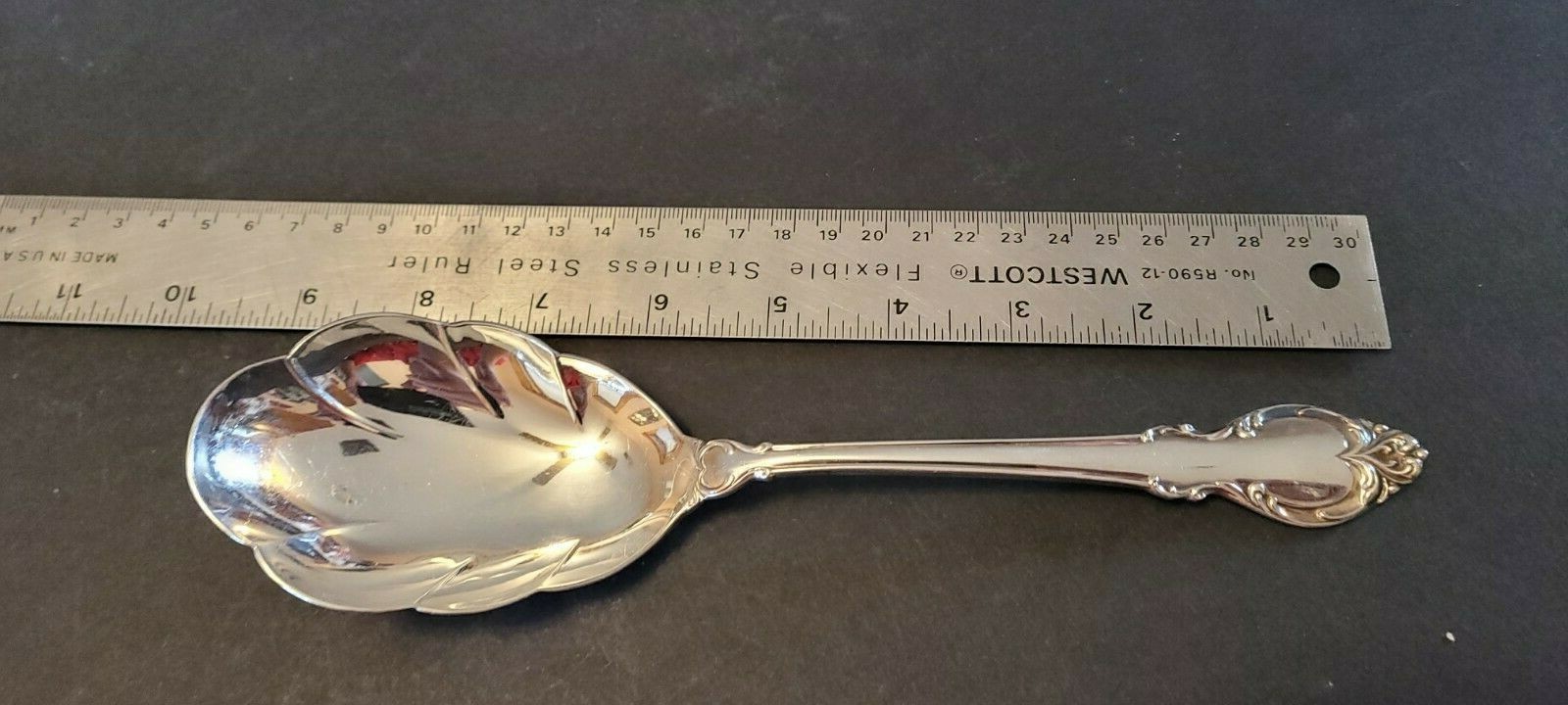 International Deep SILVER FASHION Shell Casserole Solid Serving Spoon 
