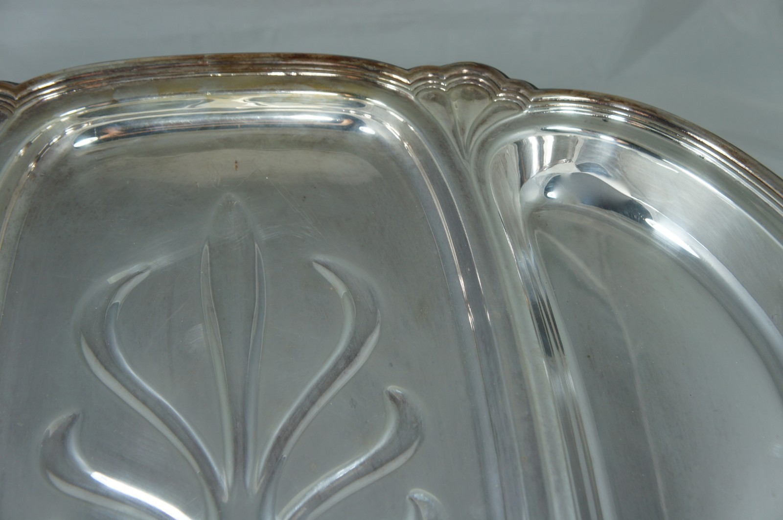 ANTIQUE SILVER PLATE LARGE 20″ MEAT SERVING DIVIDED TRAY CHADWICK W/ TREE WELL