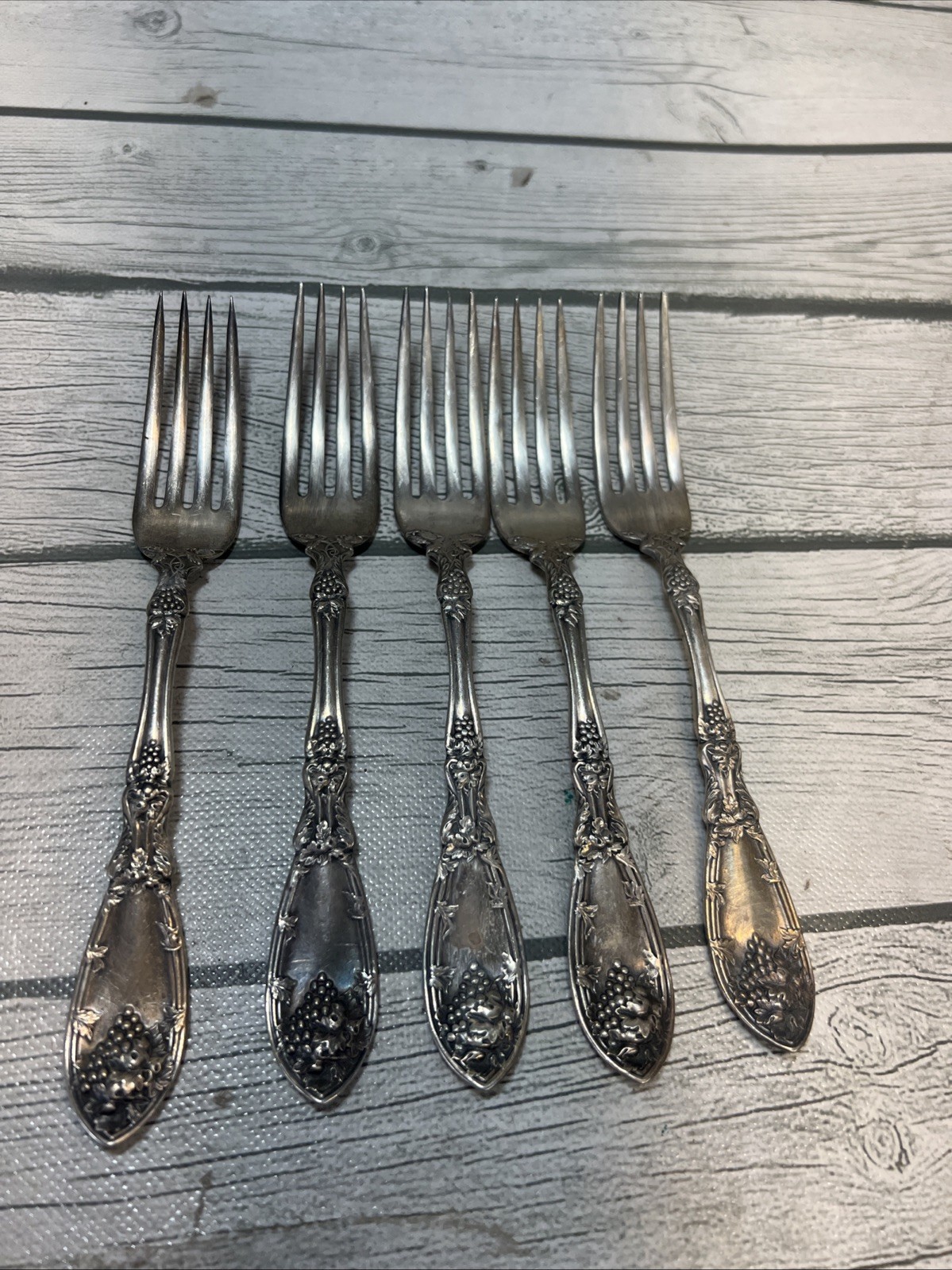 Set Of 5 1881 Rogers A1 La Vigne Grape Cluster Silver Plated Dinner Forks