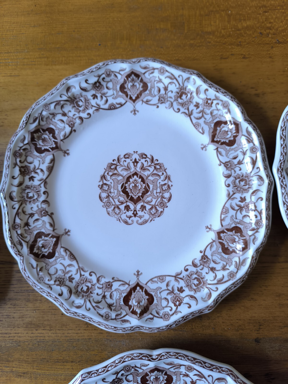 Beautiful Set Of 6 Flat Plates Faience De Gien Brown Floral Lambrequin
