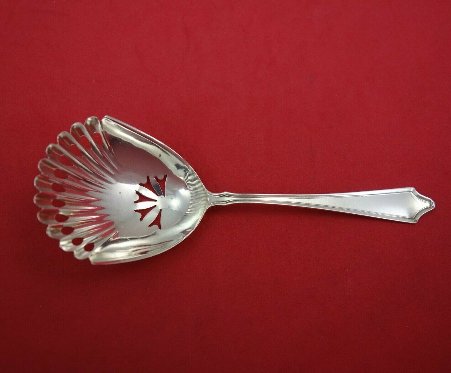 Roger Williams by Baker-Manchester Sterling Silver Almond Scoop 6 1/4″ Serving