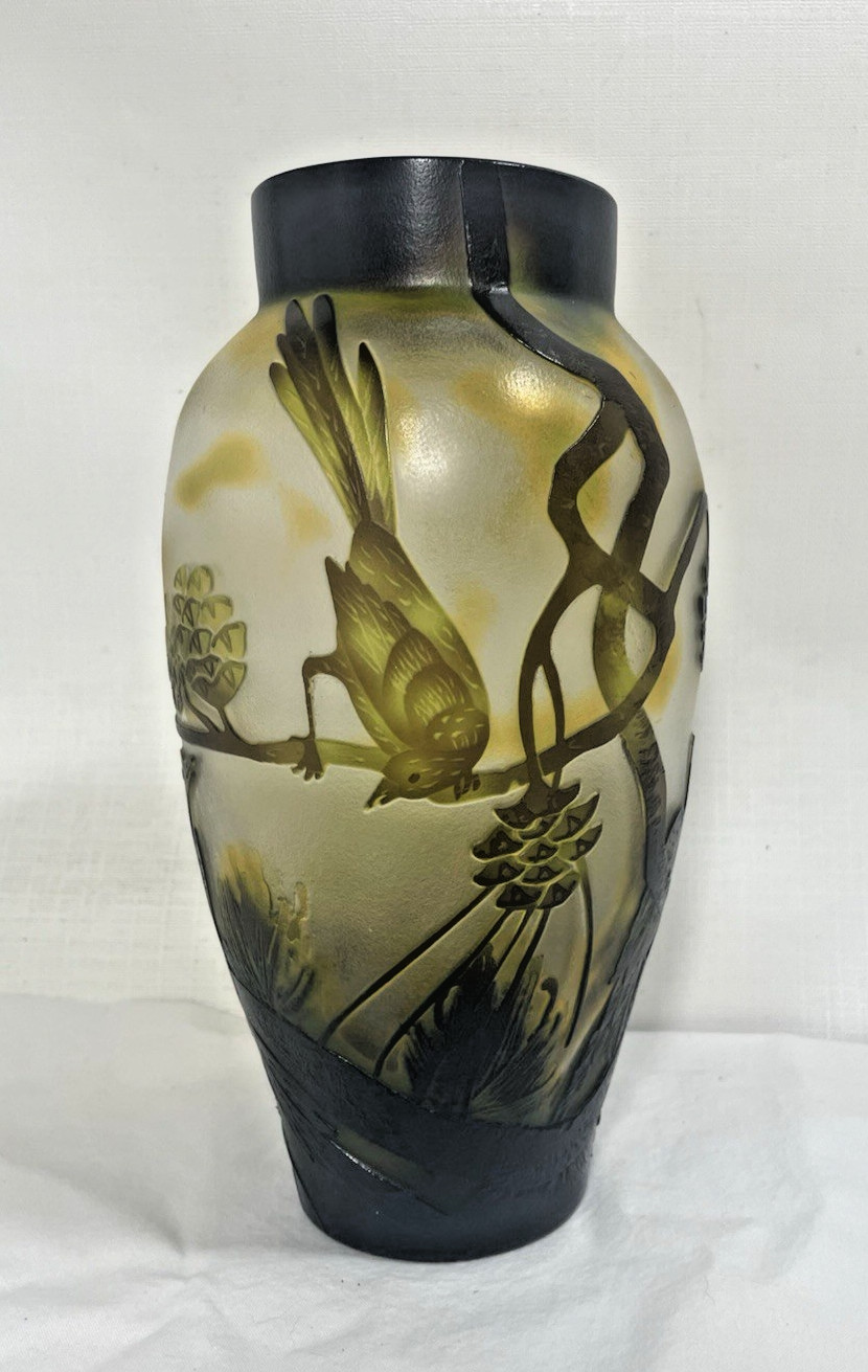 Vintage Chinese Peking Glass Hand Carved Vase.Birds 8.5 in.