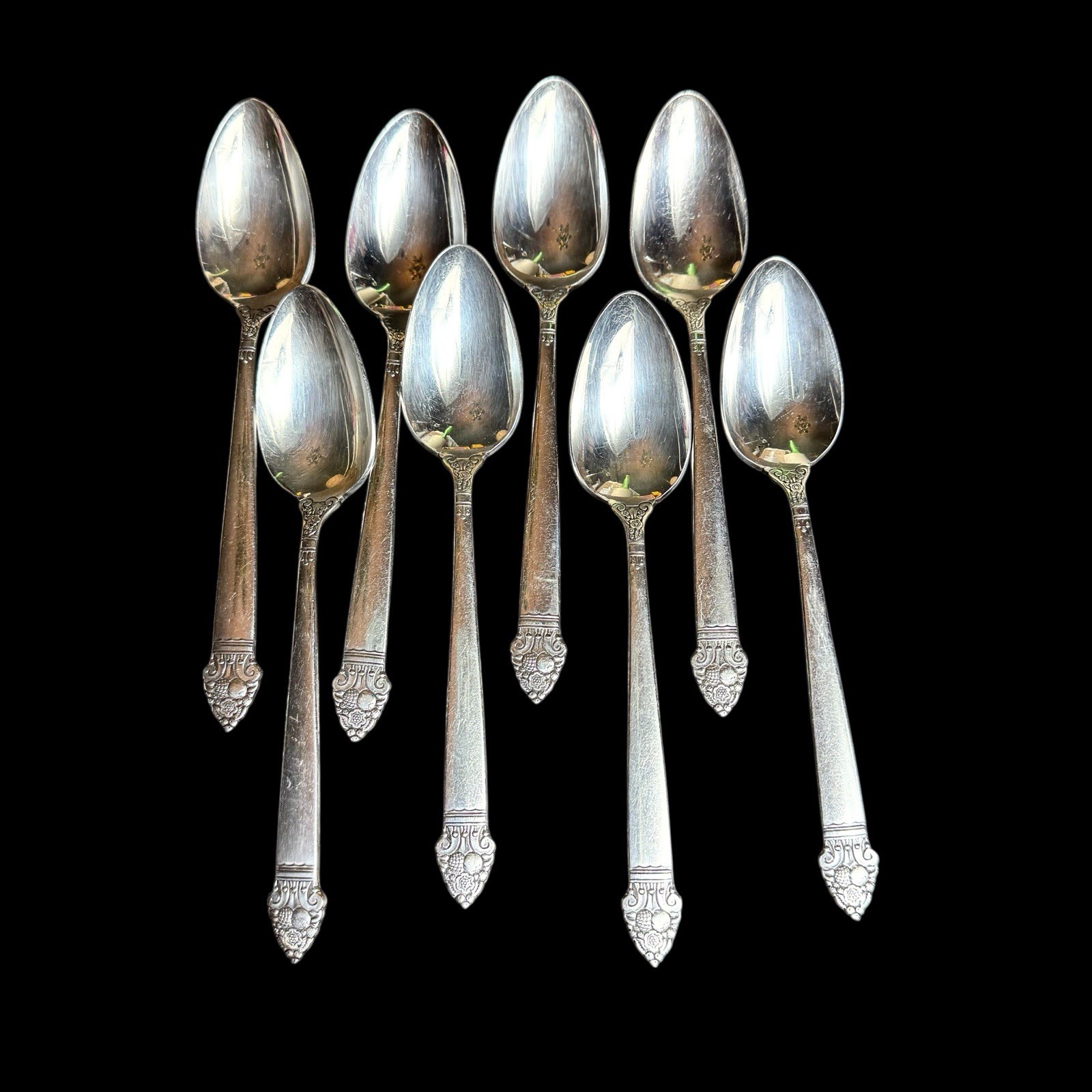 Oneida Silver-plated King Cedric Fruit pattern service for 4 and serving peace’s