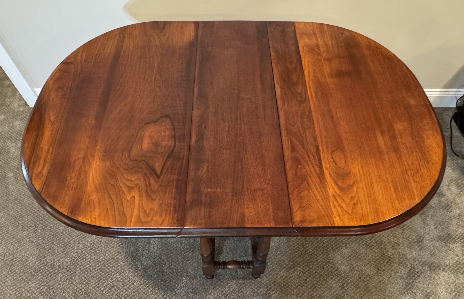 Antique Walnut Gate Leg Drop Leaf Table Circa Early 1900s, Great Condition!