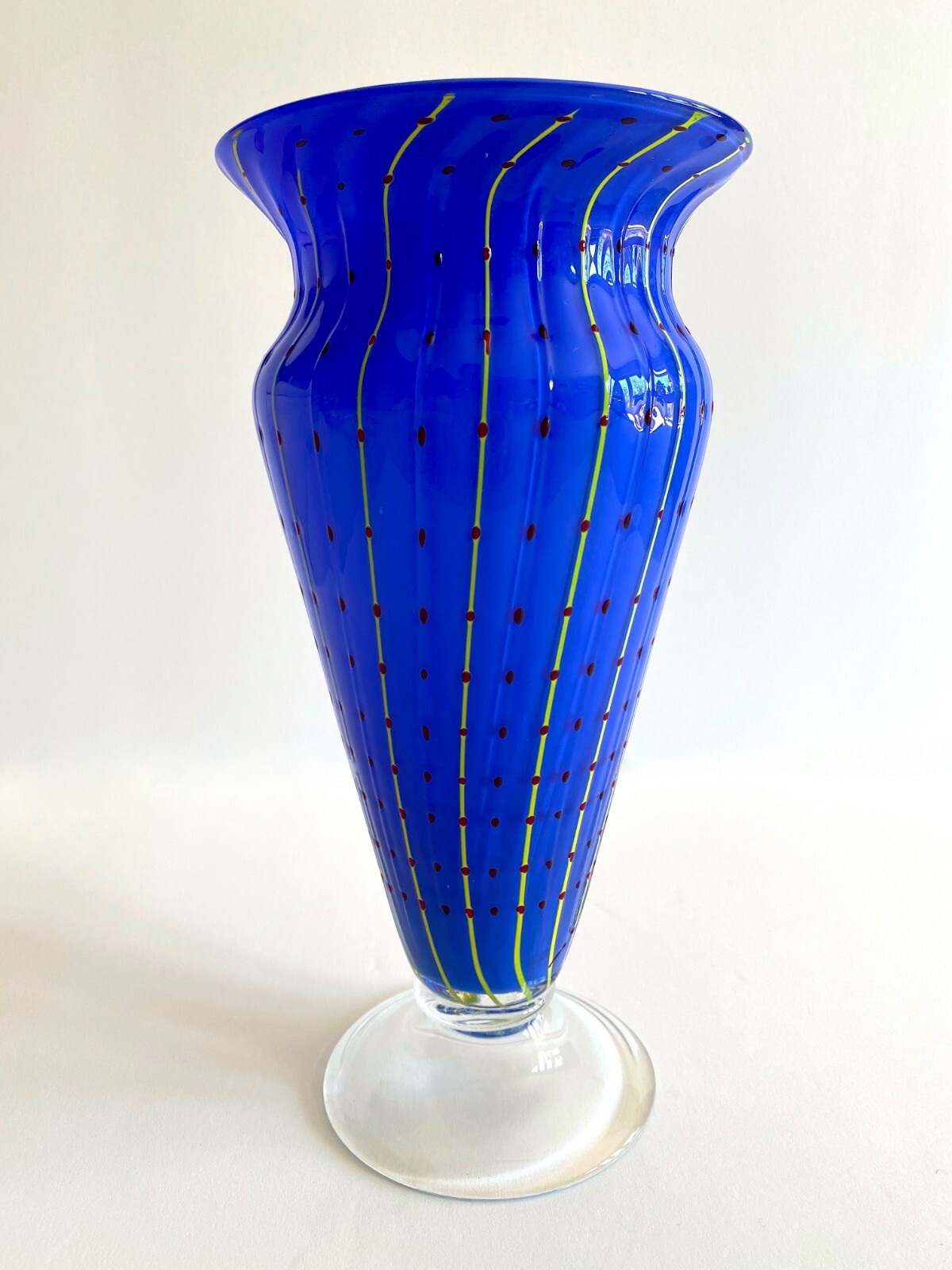 POST MODERN 1980’S ROYAL BLUE MURANO ART GLASS DOTTED STRIPE LARGE FLOWER VASE