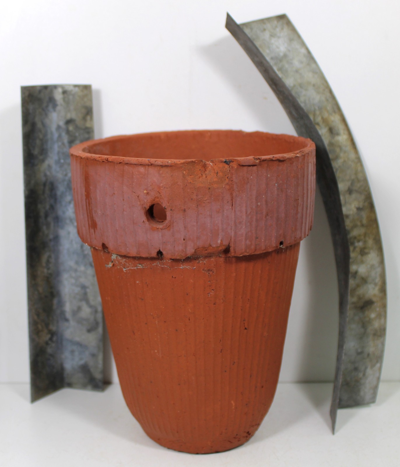 VINTAGE HERTY RED TERRACOTTA CLAY TURPENTINE CUP & APRONS Pine TREE Sap, Resin