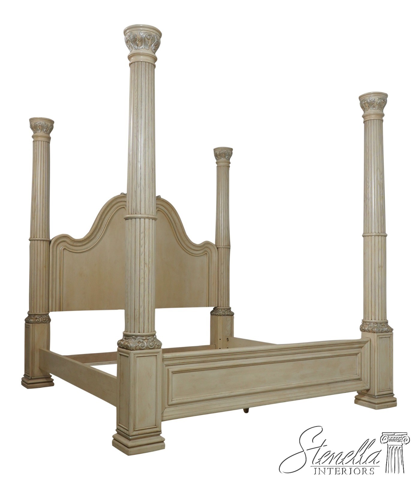 71940: HENREDON King Size Column Poster Bed