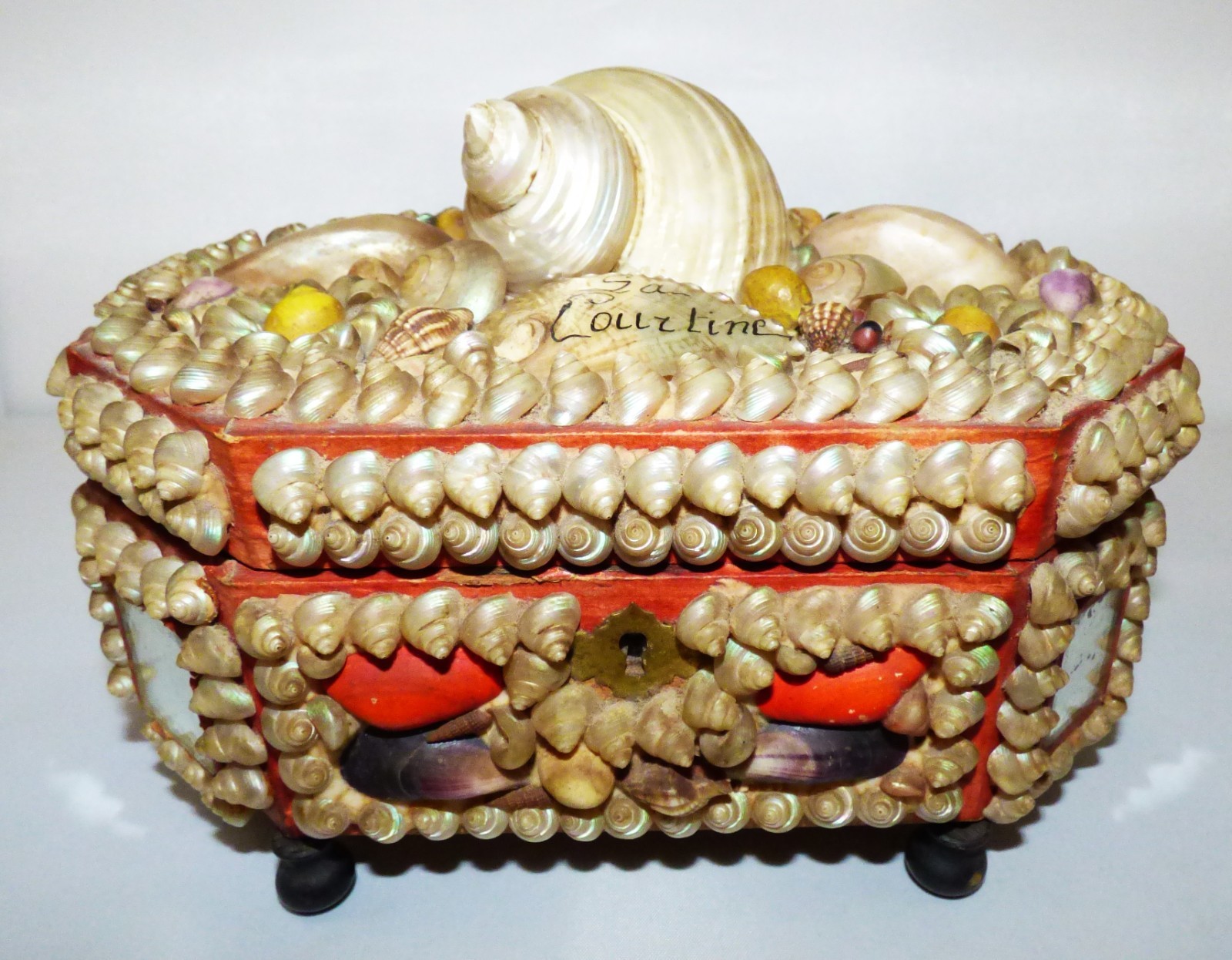 RARE ANTIQUE VICTORIAN SEASHELL CASKET BOX SHELL ART SAILOR VALENTINE MIRROR LID