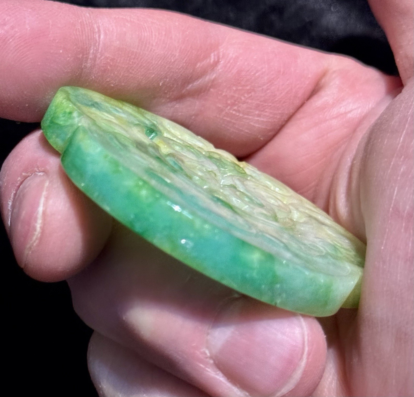 SUBLIME NATURAL BURMESE JADEITE JADE A EMERALD GREEN CARVED RUYI LOCK PENDANT