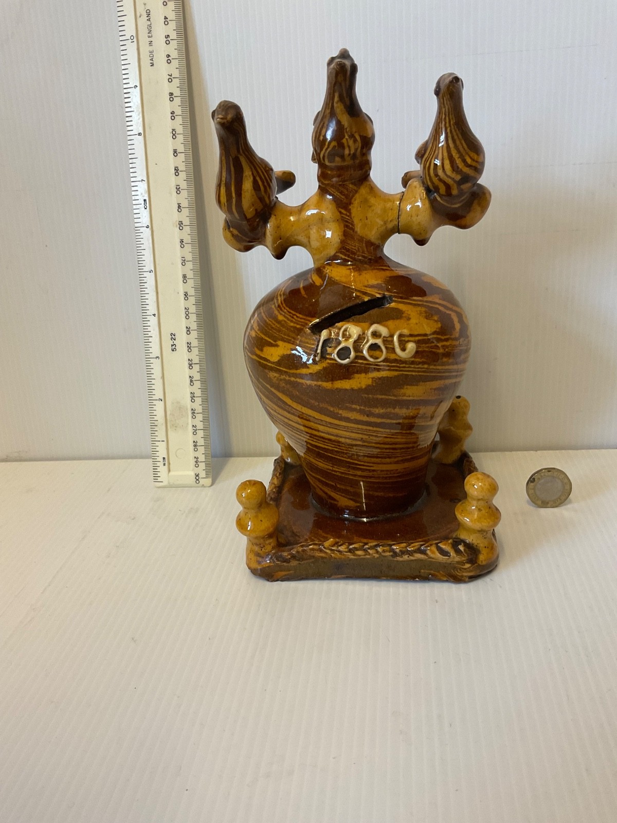 A VERY RARE SLIPWARE POTTERY AGATE 3 BIRDS MONEYBOX STAFFORDSHIRE ENGLAND 1886