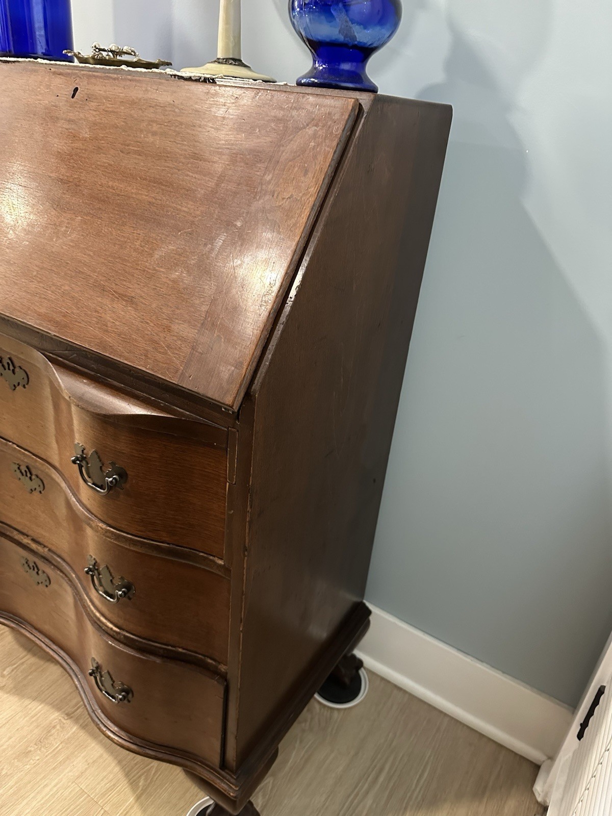 1930s Era Governor Winthrop Maddox Colonial Jamestown NY Claw And Ball Desk