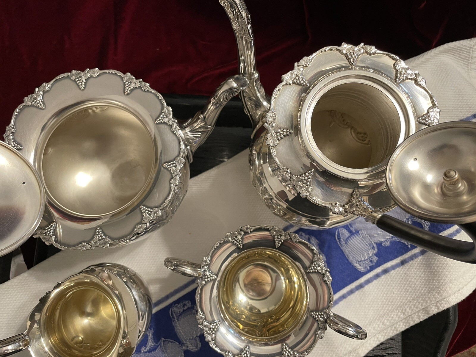 RARE VINTAGE SILVER ROCOCO STYLED COFFEE TEA POT SERVICE SET – GRAPE VINE MOTIF