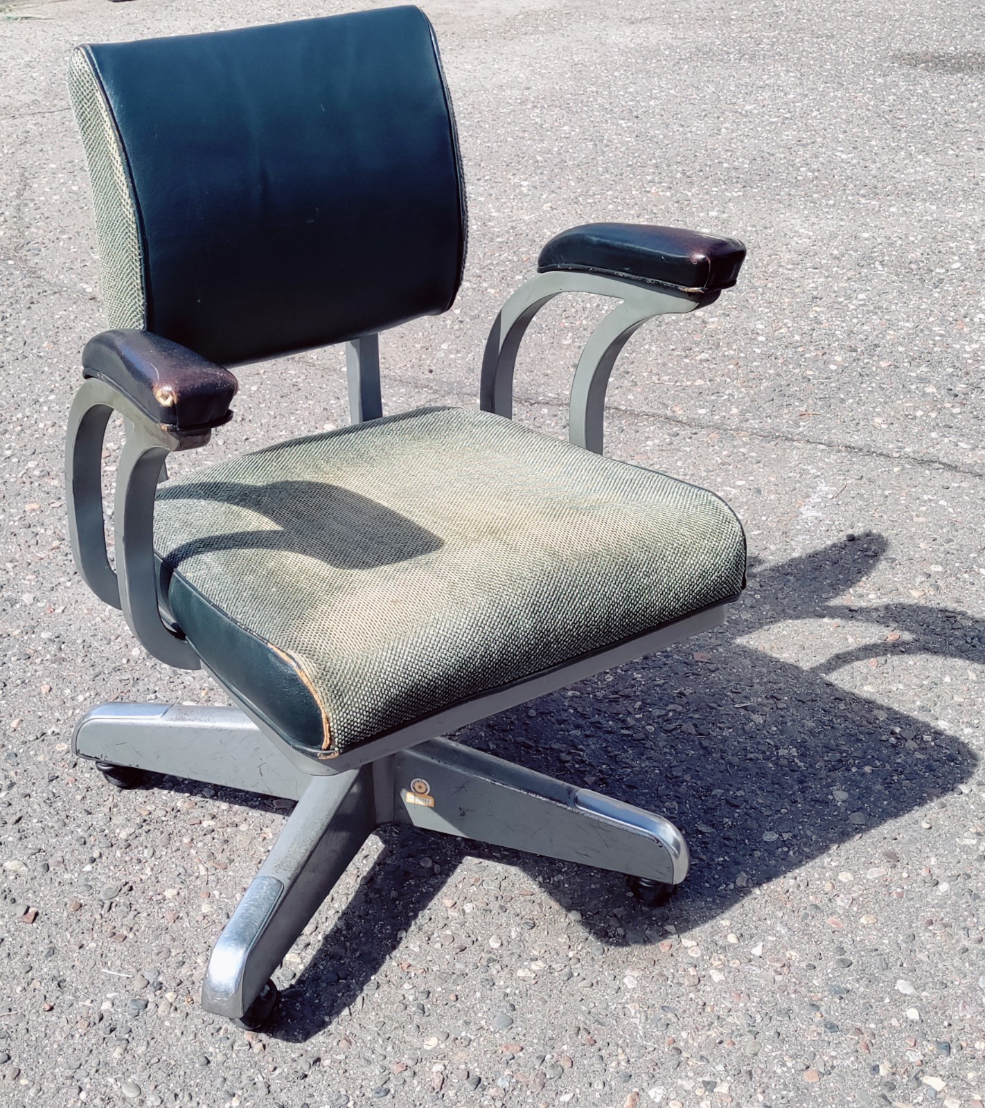 Steelcase 1940s 1950s Tanker Chair with curved Arms – For restoration