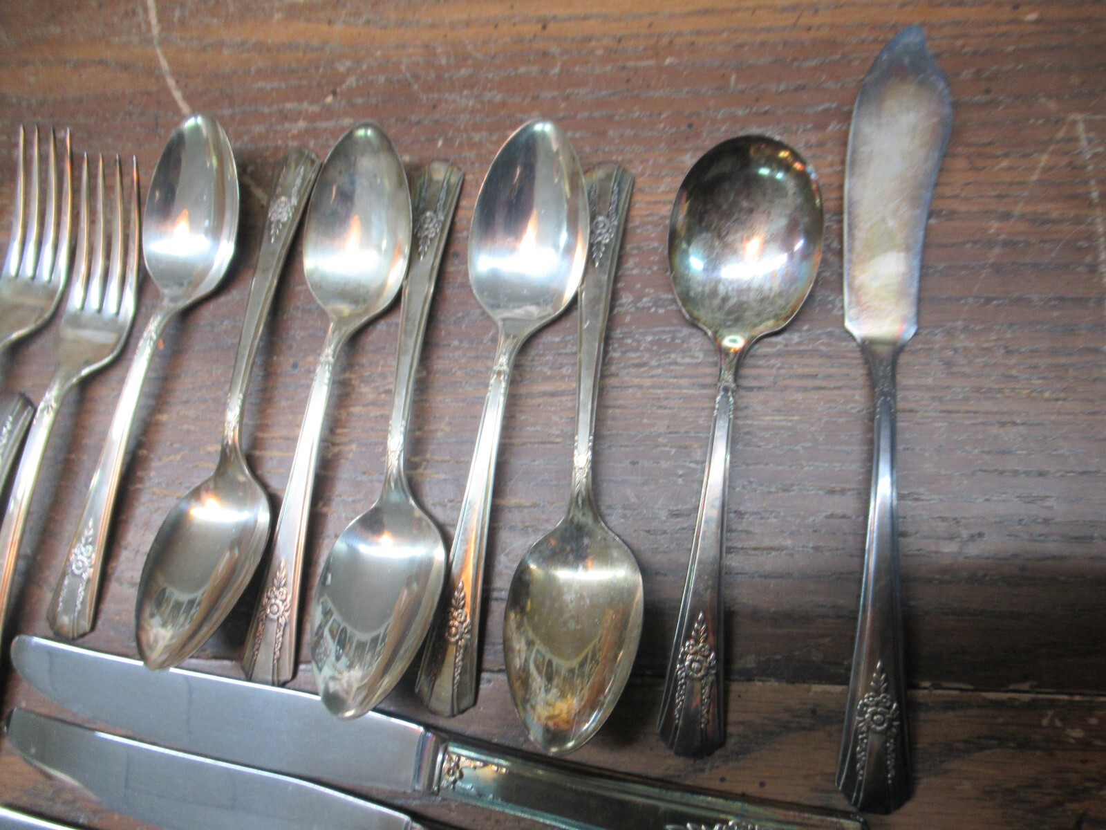 1940 GENESSEE SILVER PLATE Flatware 27 pieces PADDERN SENATE