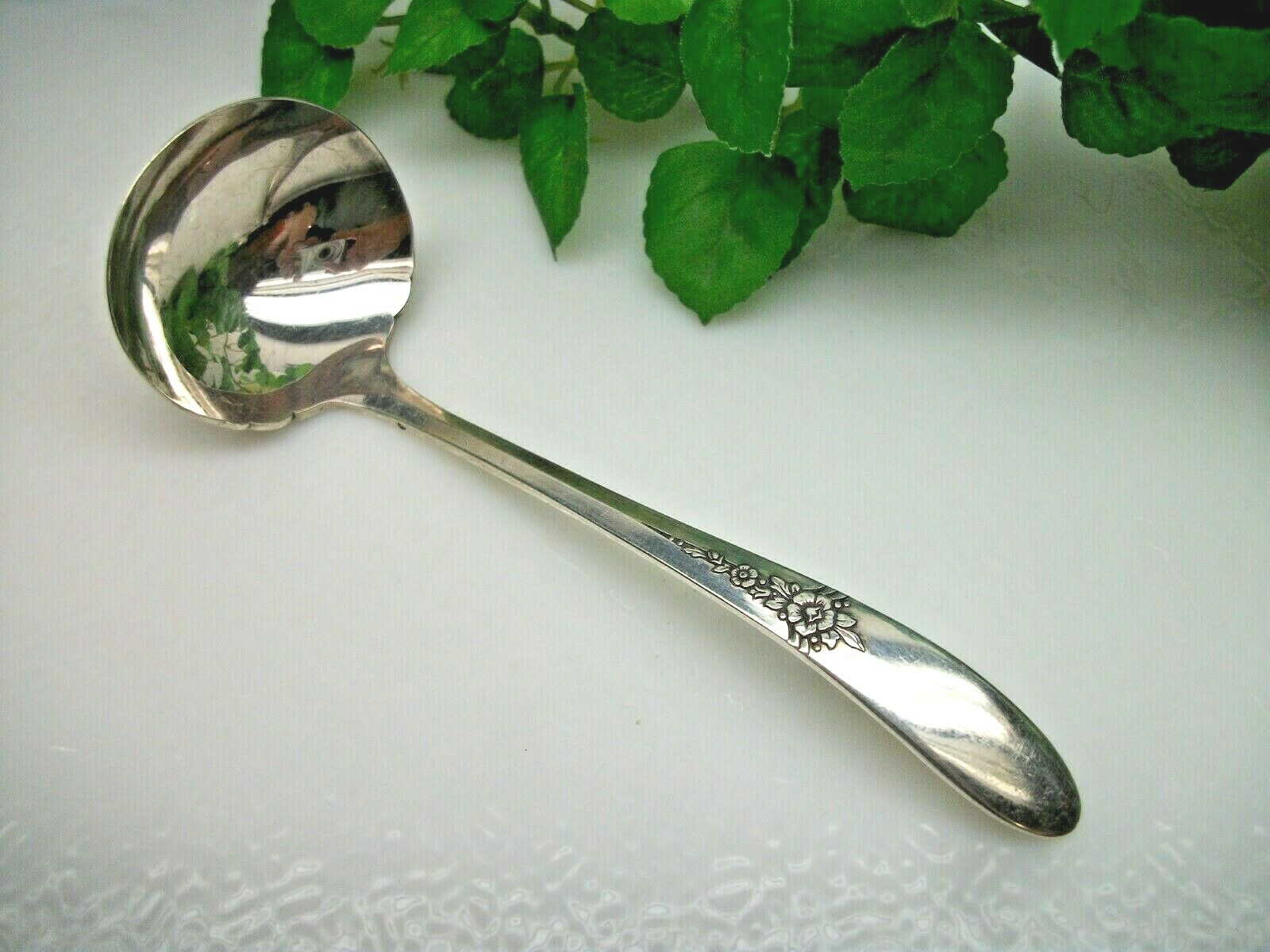 Oneida Tudor Silver FANTASY Silverplate 5 1/8″ Cream or Sauce Ladle 1941