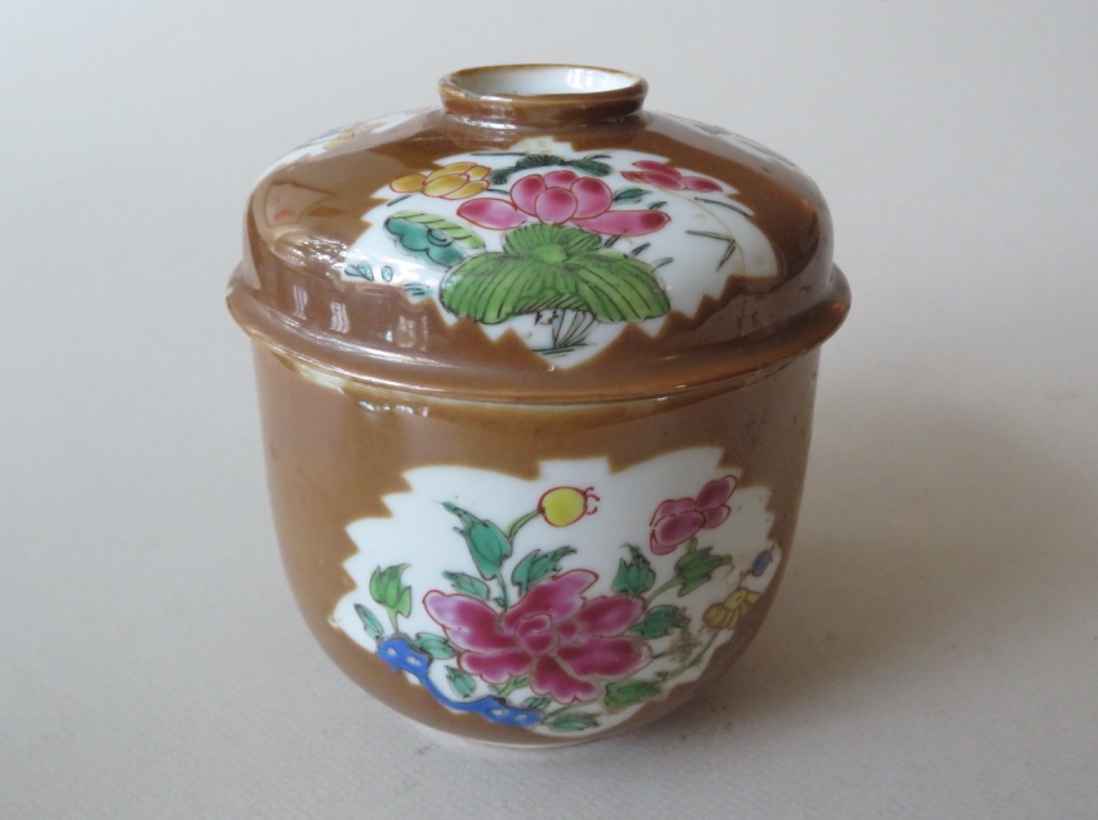 CHINESE FAMILLE ROSE & CAFE AU LAIT BATAVIA POT — YONGZHENG OR QIANLONG PERIOD