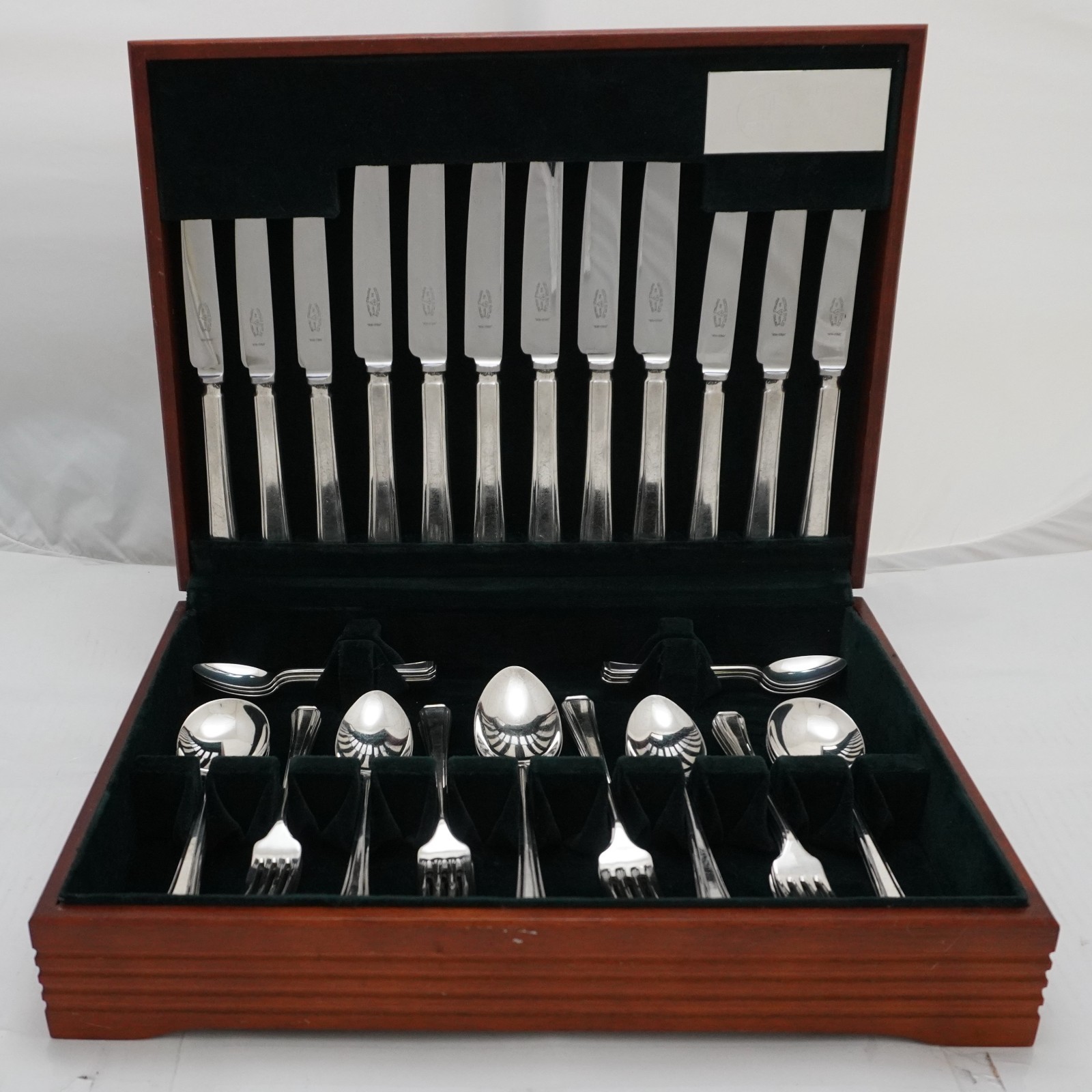 HARLEY Design Butler at Harrods Silver Service 44 Piece Canteen of Cutlery Set