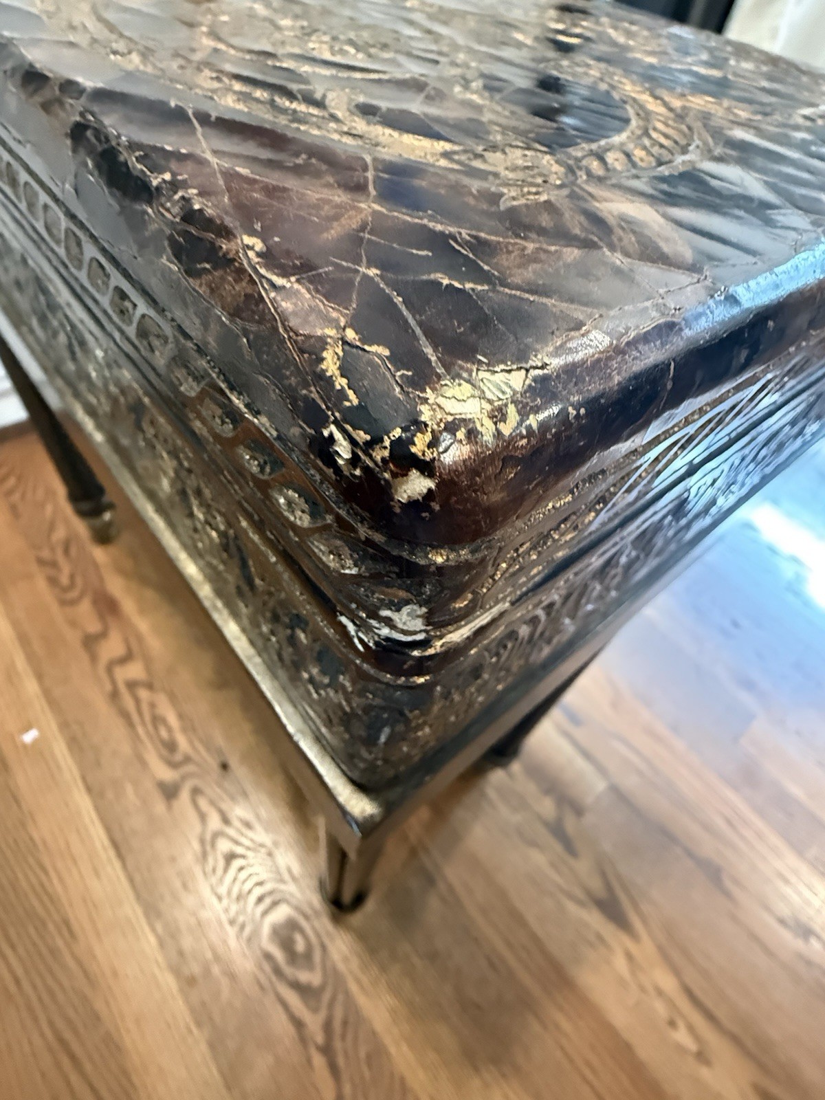 Vintage Maitland-Smith Handmade Penshell Accent Table 1351-190 083