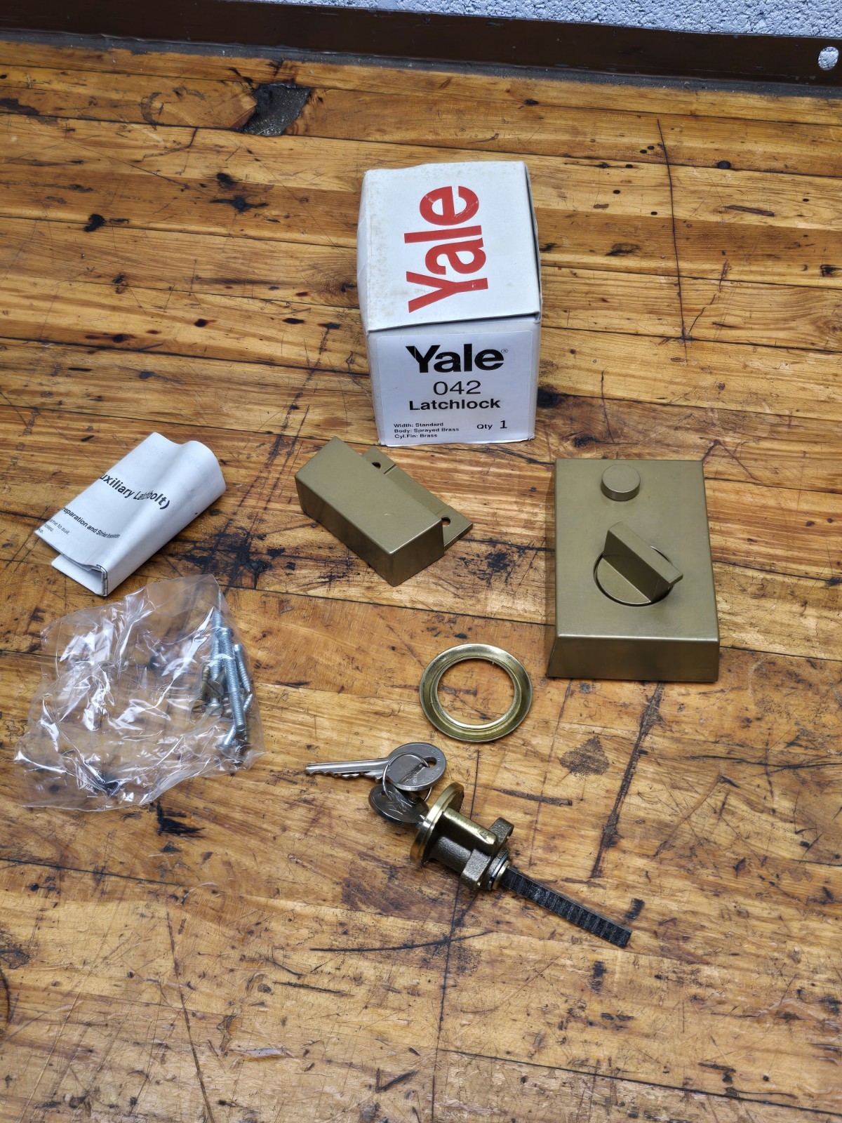 NOS Vintage Yale Latchlock 042 Brass Door Lock Deadbolt NEW Made In England