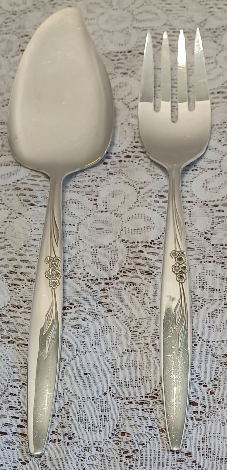 Oneida Community Silverplate ENCHANTMENT Serv-12 GENTLE ROSE 73 pc Chest+Serving
