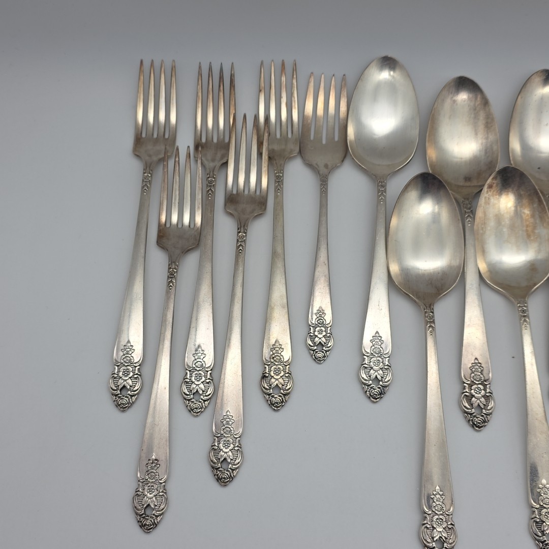 Oneida Prestige Distinction Silverplate Flatware Silverware 18 Pieces