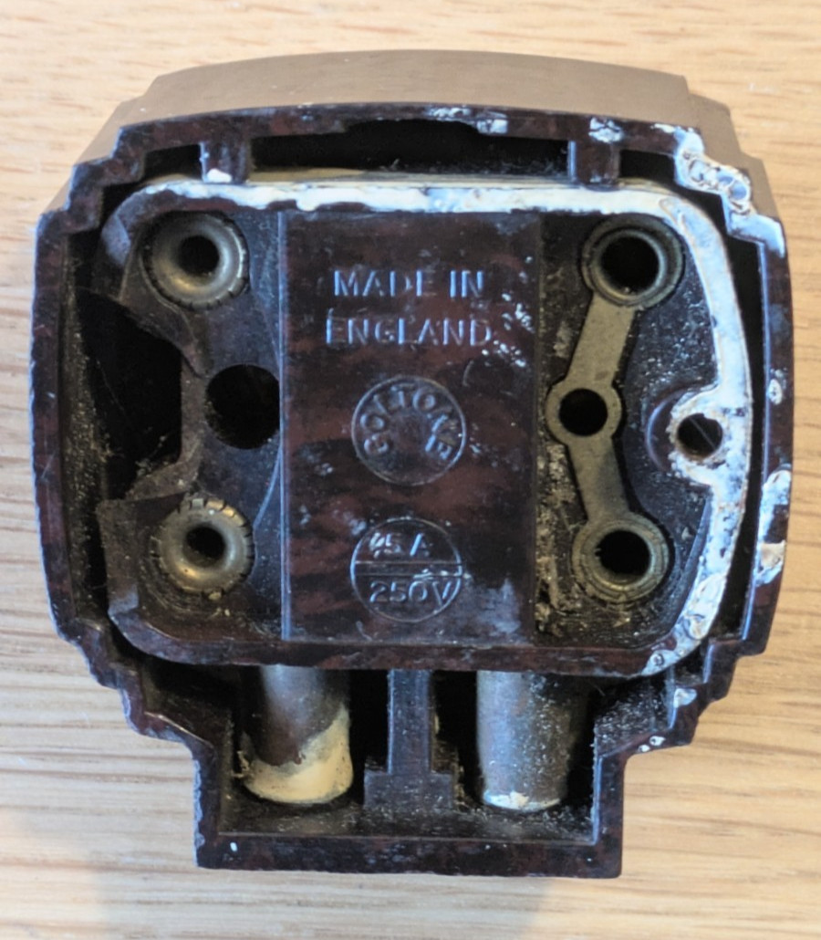 Vintage Goltone Bakelite Toggle Dolly Switch 5A 250V