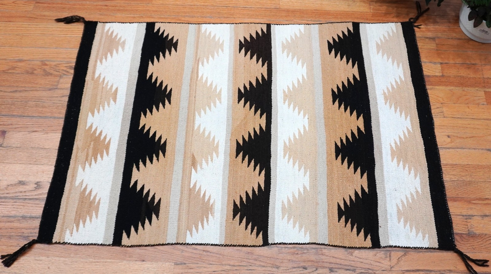 Antique American Navajo 100% Wool Hand Woven Rug 2’10” x 4’3″