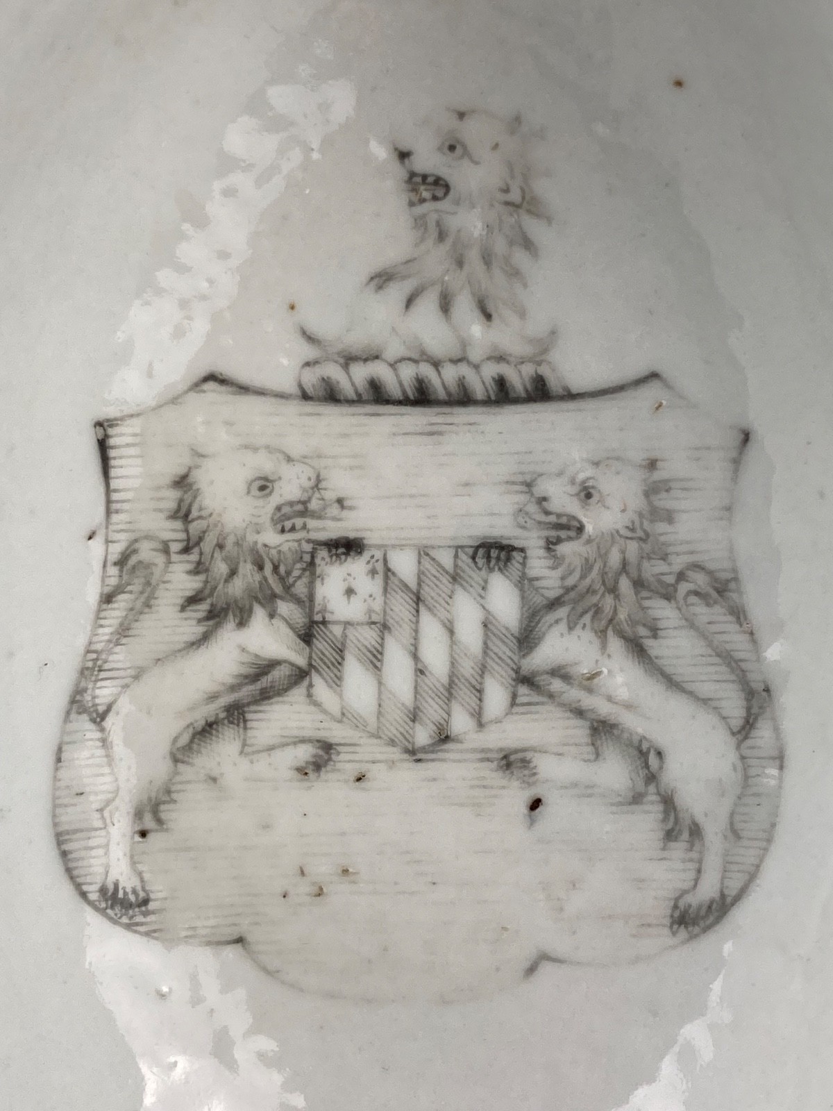 QIANLONG ARMORIAL ANTIQUE 18th C CHINESE PORCELAIN EN GRISAILLE SAUCEBOAT QING