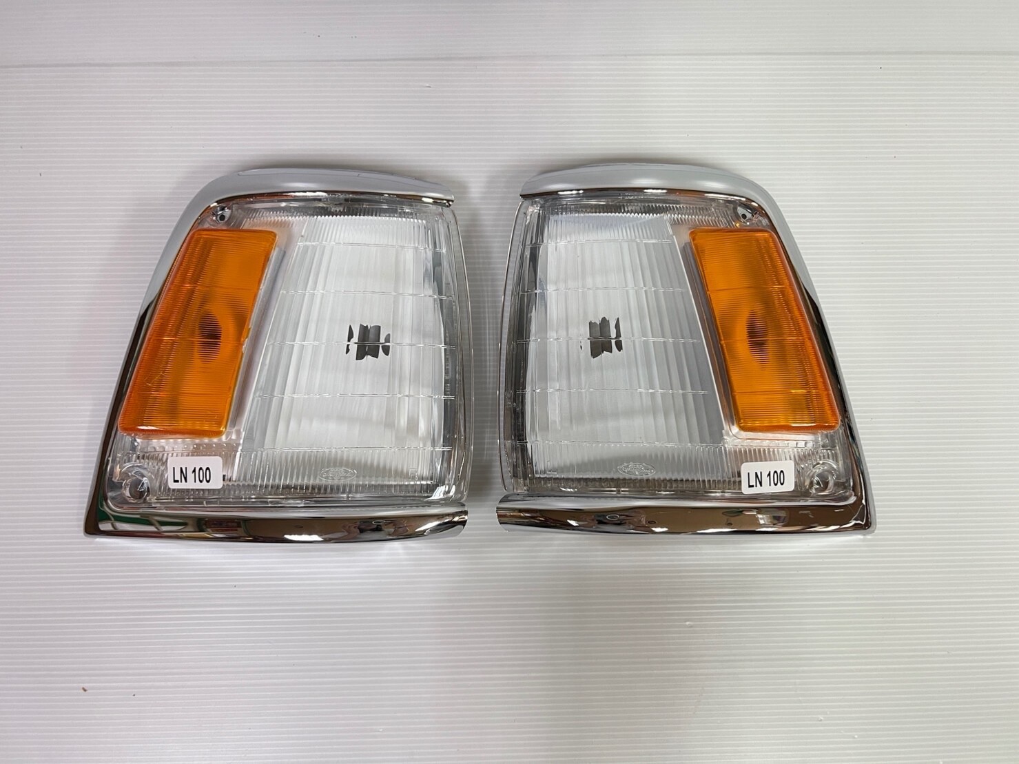 Side Turn lamp for model LN100 for 1989-1994 pickup 2 pieces Left-Right