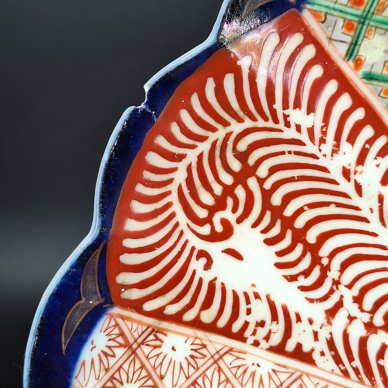 Antique Imari Style Scalloped Plate Polychrome Cobalt Blue Red Gold Japan READ