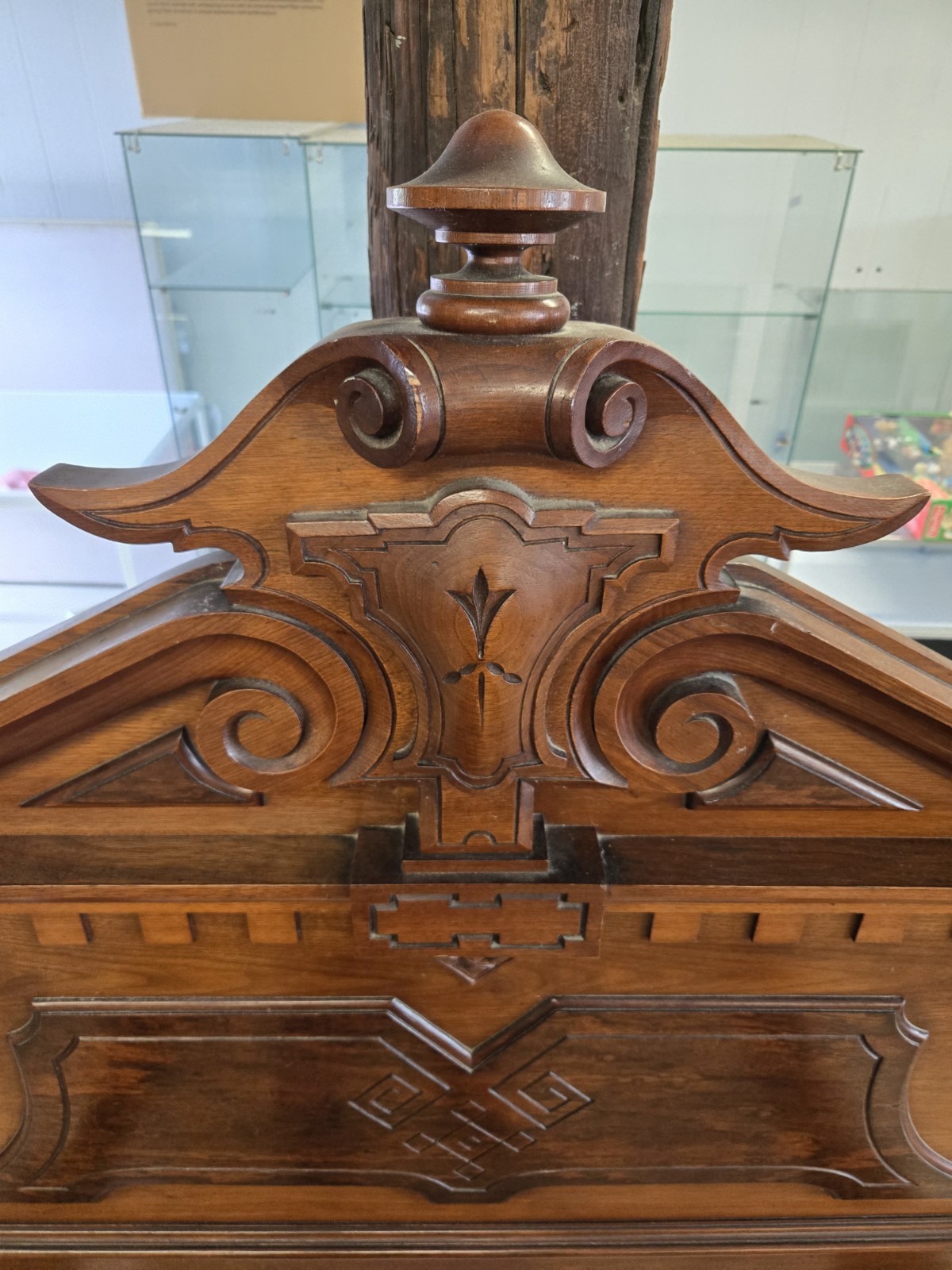 ANTIQUE VICTORIAN RENAISSANCE WALNUT HIGH BACK BED CARVED CREST 1880’s