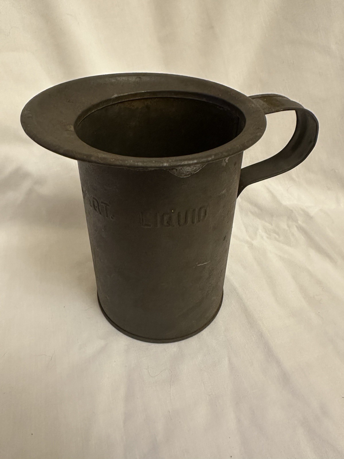 Antique 1/2 Qt Liquid Measure Tin Metal Cup Farm Dairy Primitive Tool