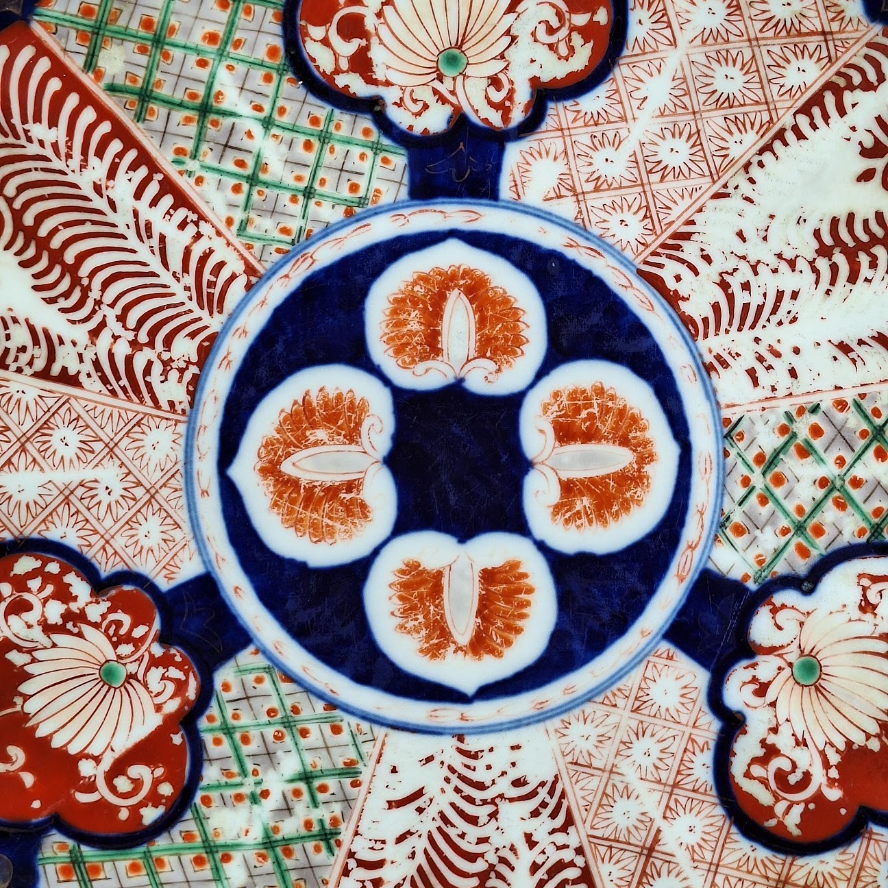 Antique Imari Style Scalloped Plate Polychrome Cobalt Blue Red Gold Japan READ