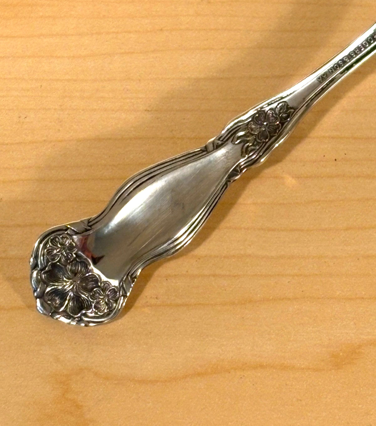 Arbutus 1908 by Rogers & Son Silverplate Aspc Server-Jelly Knife 7-1/2″