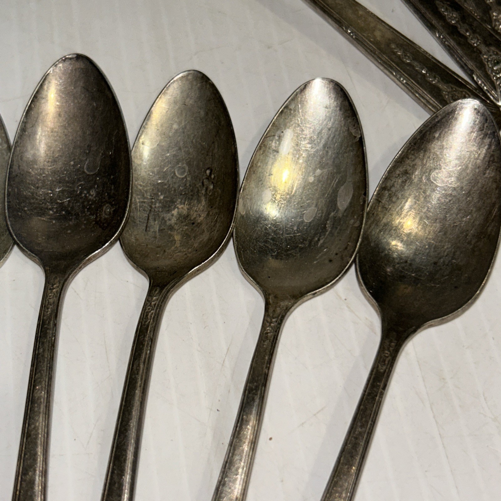 Milady Oneida Community Silverplated Flatware 1940 Spoons Knives 24 Pieces/30e