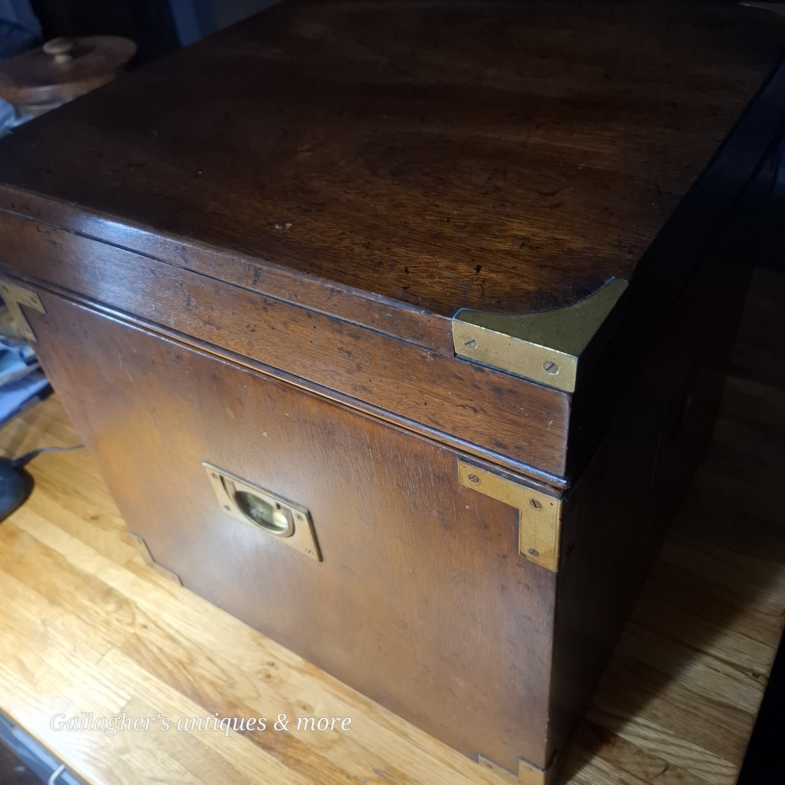 Rare Heritage furniture MILITARY CAMPAIGN SIDE END TABLE Brass trim Box Chest 16