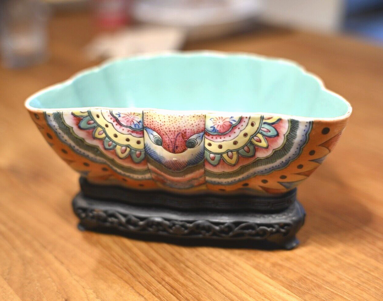19CE Chinese Famille Rose Butterfly Washer Bowl , Tongzhi Period (1861-1875)