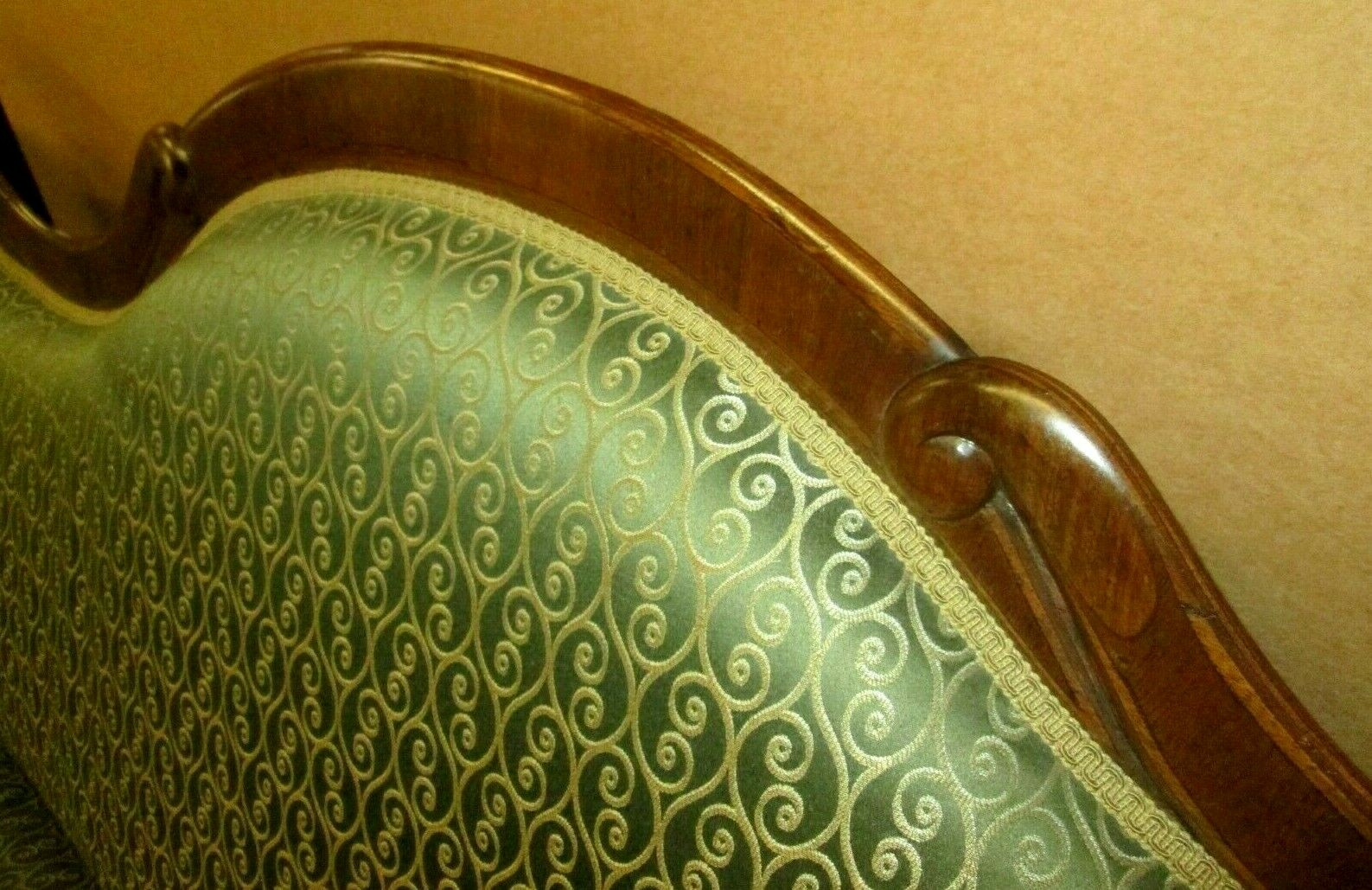 RARE LAMINATED ROSEWOOD JOHN HENRY BELTER ROCOCO REVIVAL 82″ SOFA SCROLL PATTERN