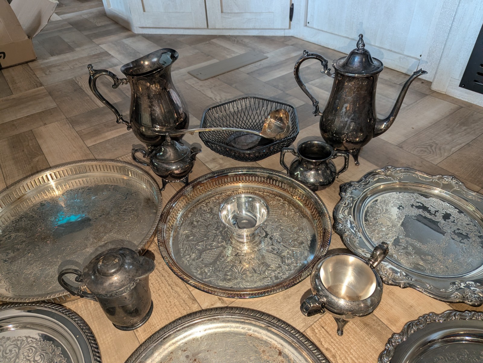 15-Piece Silver Plated Dining Set With Platter And Tea Pot