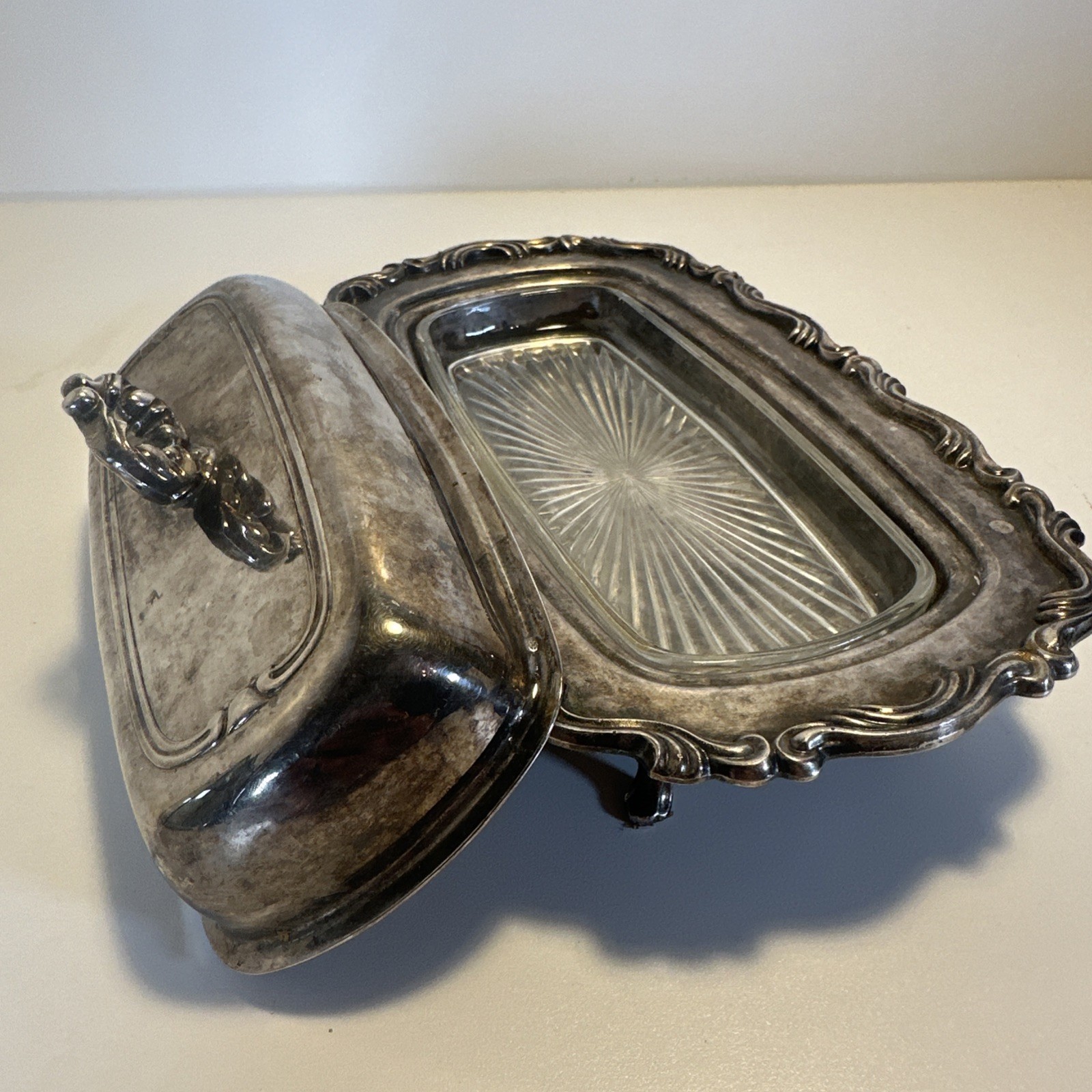 Vintage Oneida USA Silver Plated Butter Dish With Lid & GLASS Insert Elegant