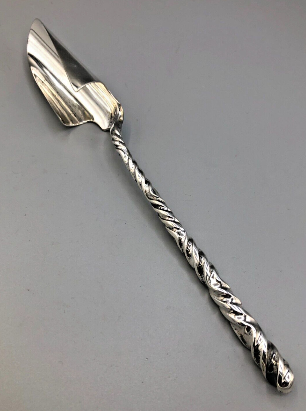 Twist by Whiting sterling silver large Cheese or Marrow Scoop 8.75″, heavy piece