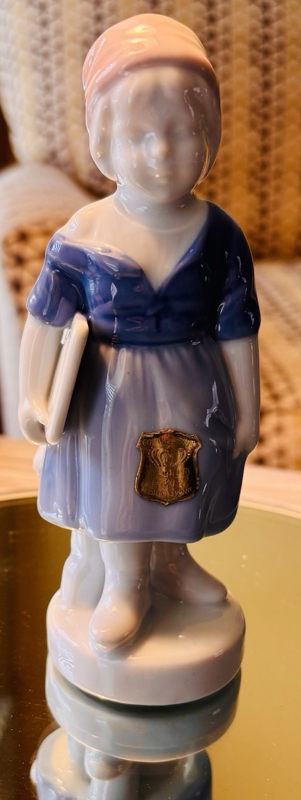 VNTGirl Holding Notebook By Gerold Porzellan.Made In BavariGermany. 1904-1997.