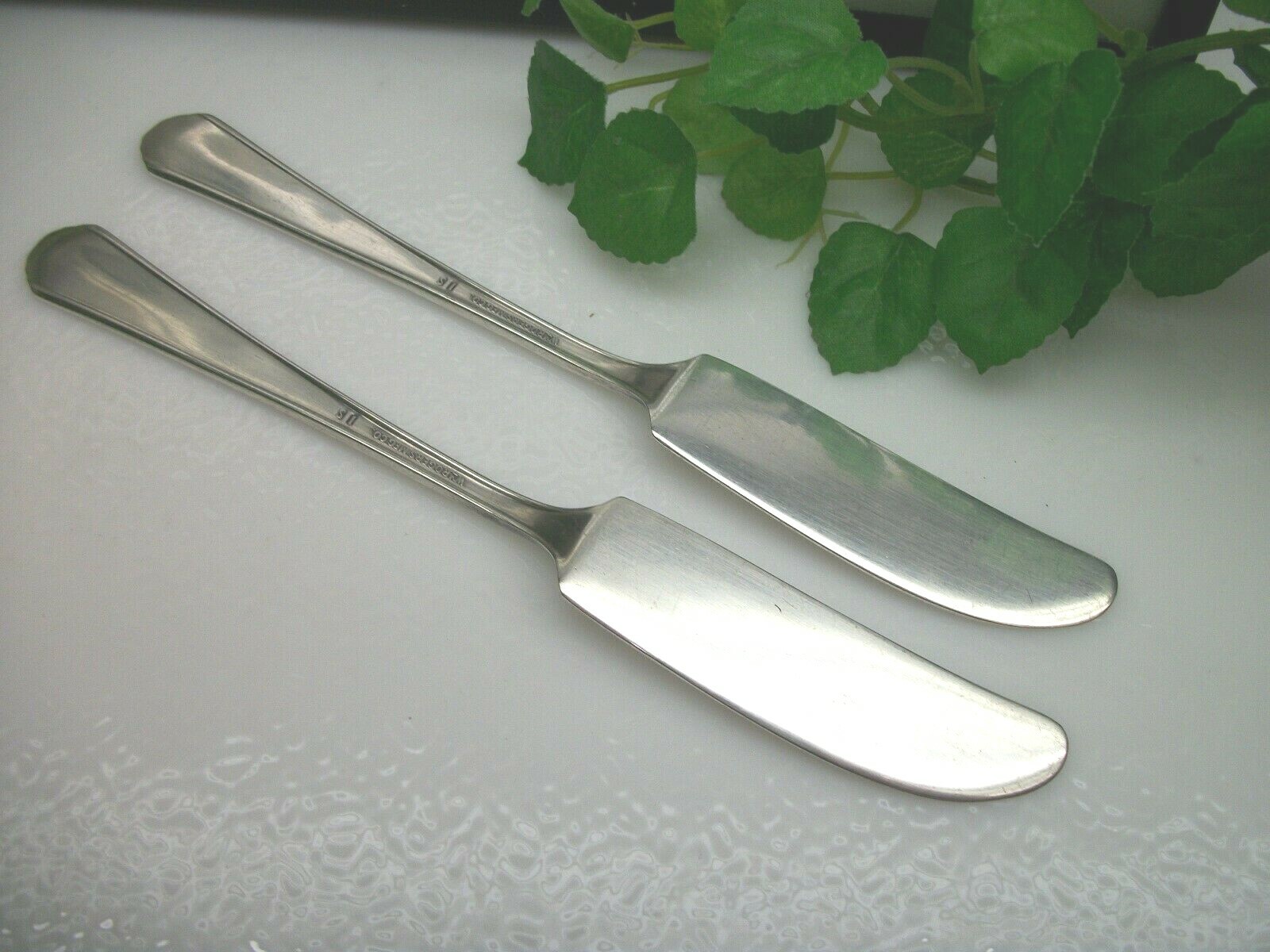 2 International Wm Rogers FIDELIS Silverplate Master Butter Spreader Knives 1933