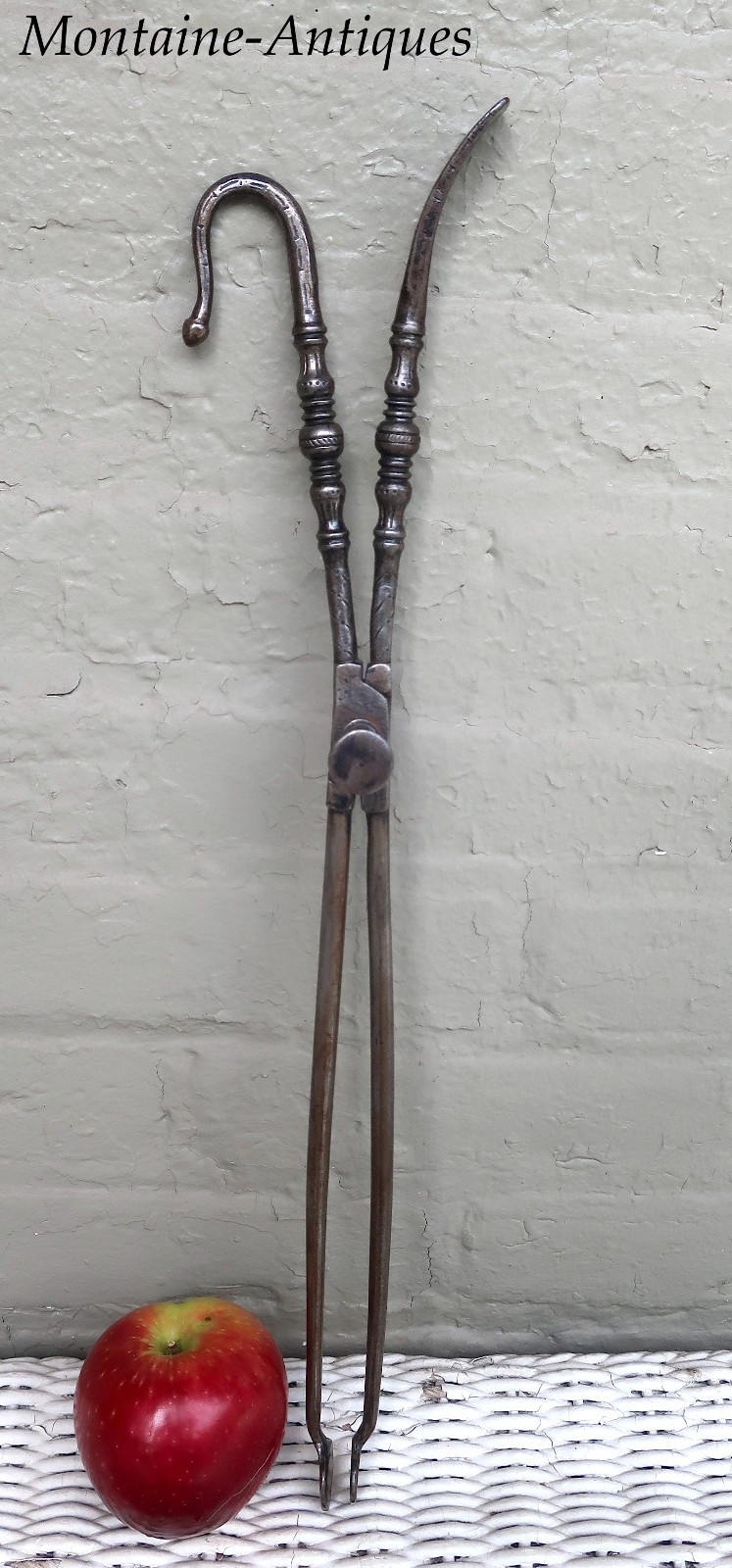 Queen Ann Period Pipe Tongs ca early 18th cent.